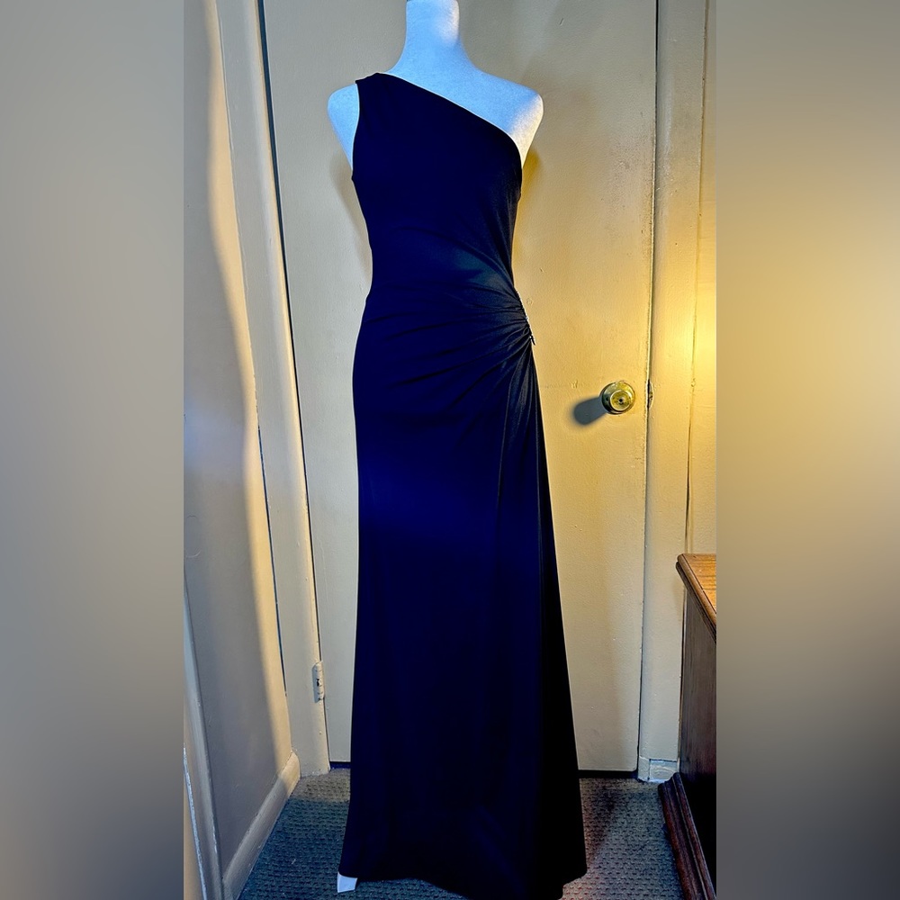 Black sheath gown by Laundry by Shelli Segal, Size 4 - Picture 2 of 7
